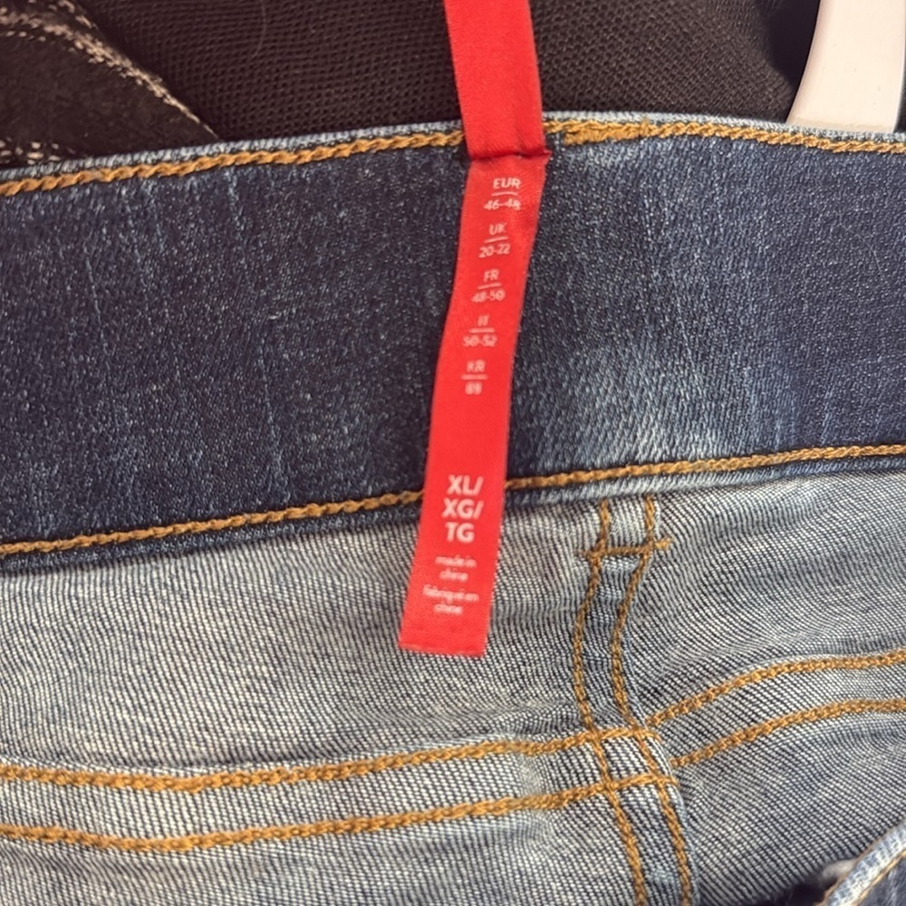 EUC SPANX Pull-On Denim Flare Jeans - Picture 5 of 7